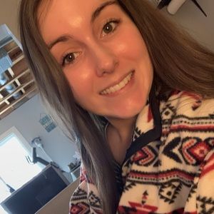 Meet your Posher, Hollie